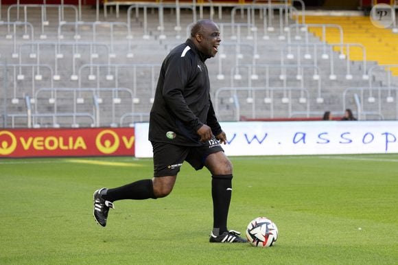 Le footballeur français Basile Boli lors du match de football caritatif pour l'association Un Sourire, un espoir pour la vie, Team RC Lens vs Team Legendes, à Lens le 11 septembre 2024. Photo par Raphael Lafargue/ABACAPRESS.COM