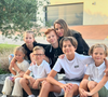 Camille Santoro partage sur les réseaux sociaux sa nouvelle vie.
Camille Santoro de "Familles nombreuses" avec ses six enfants - Instagram