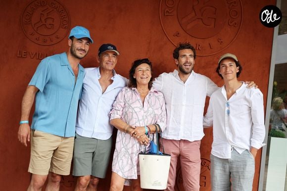La famille Kretz (série L'Agence sur TMC et Netflix) - Célébrités au Village lors des Internationaux de France de tennis de Roland Garros 2023 à Paris le 10 juin 2023. © Jacovides-Moreau/Bestimage