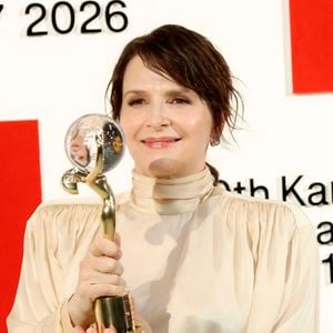Juliette Binoche a reçu un Crystal Globe Award lors de la cérémonie de clôture du festival international du film de Karlovy Vary, le 11 juillet 2026.

© Bestimage