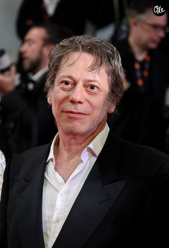 "C’est incroyable de vivre ici, nous marchons beaucoup, la région m’inspire énormément" déclarait-il à "Ouest France" en 2023

Mathieu Amalric - Montée des marches du film « Vers un avenir radieux (Il sol dell’avvenire) » lors du 76ème Festival International du Film de Cannes, au Palais des Festivals à Cannes. Le 24 mai 2023
© Jacovides-Moreau / Bestimage