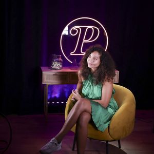 Vaimalama Chaves pose pour notre entretien En Privé avec, dans le cadre de la promotion de son premier livre "O Vai" (éd. First) - dans les locaux de Webedia