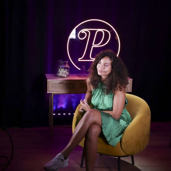 Vaimalama Chaves pose pour notre entretien En Privé avec, dans le cadre de la promotion de son premier livre "O Vai" (éd. First) - dans les locaux de Webedia