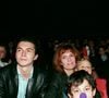 Quant à Balthazar, le plus jeune, il fait comme elle, et comme son père, du cinéma...

Clémentine Célarié et ses enfants au gala du cirque Arlette Gruss, à Paris, le 6 décembre 1994.
Bowen / Bestimage