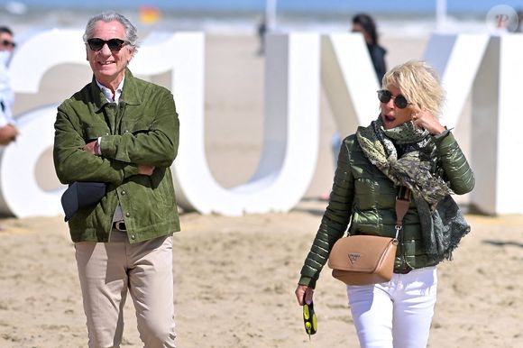 Le journaliste, qui présente "William a midi" sur la chaîne...

William Leymergie et sa compagne Sophie Davant célèbrent le 100e anniversaire de l'inauguration des Planches de Deauville, Calvados, France, le samedi 6 juillet 2024. Castel Franck/ABACA