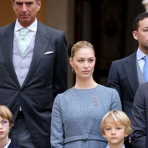 Pierre Casiraghi, Charlotte Casiraghi et ses enfants Raphaël Elmaleh,  Balthazar Rassam - La famille princière monégasque dans la cour d'honneur du palais lors de la la fête nationale à Monaco le 19 novembre 2025. © Dominique Jacovides - Bruno Bebert / Bestimage