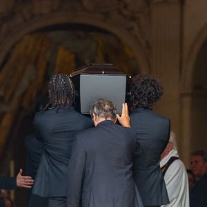 Ses obsèques ont d'ailleurs eu lieu en l'église Saint-Roch, dans le 1er arrondissement de Paris qu'il affectionnait tout particulièrement. 

Gaston Ardisson, Sekou Crespo-Mara, Lamine Crespo-Mara, Samuel de Ceccatty (mari de Manon Ardisson), Patrick Ardisson - Arrivées aux obsèques de Thierry Ardisson en l’église Saint-Roch de Paris, France, le 17 juillet 2025. © Clovis-Jacovides/Bestimage