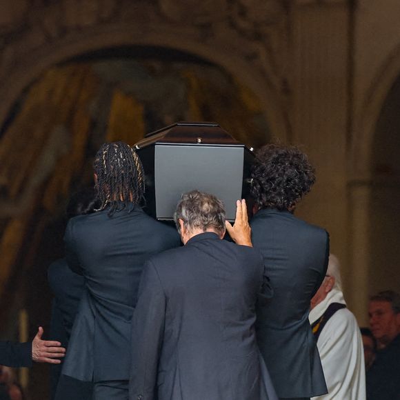 Ses obsèques ont d'ailleurs eu lieu en l'église Saint-Roch, dans le 1er arrondissement de Paris qu'il affectionnait tout particulièrement. 

Gaston Ardisson, Sekou Crespo-Mara, Lamine Crespo-Mara, Samuel de Ceccatty (mari de Manon Ardisson), Patrick Ardisson - Arrivées aux obsèques de Thierry Ardisson en l’église Saint-Roch de Paris, France, le 17 juillet 2025. © Clovis-Jacovides/Bestimage