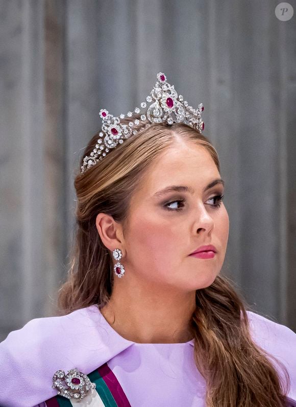 La princesse héritière Amalia des Pays-Bas, âgée de 21 ans, a fait une chute de cheval. 
La princesse héritière Amalia, banquet d'État au palais royal lors de la visite d'État du sultan d'Oman aux Pays-Bas, jour 1 à Amsterdam, Pays-Bas, 15 avril 2025. 
©Dana Press / Bestimage