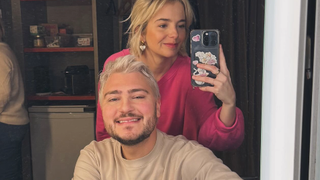 Rien n'a été laissé au hasard ! La demande en mariage de Jeff Panacloc à Charlotte en image dans un lieu symbolique