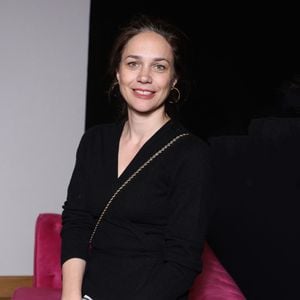 "Aux côtés de Raphaël Gamba, directeur conseil, pour contribuer au développement de notre Business Unit Sport : activation de marques, hospitalités et organisation d’événements", a-t-elle glissé non sans fierté. 

Exclusif - Nathalie Péchalat - Soirée d' ouverture de la 16ème édition de l'évènement caritatif "Glisse en coeur" au Grand Bornand le 21 mars 2025. © Denis Guignebourg/Bestimage