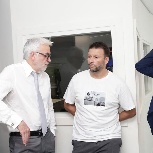 Pascal Praud, Raymond Aabou - Dernière de l'émission "On Marche Sur La Tête", présentée par C.Hanouna sur Europe 1 à Paris le 26 juin 2025 - © Jack Tribeca / Bestimage