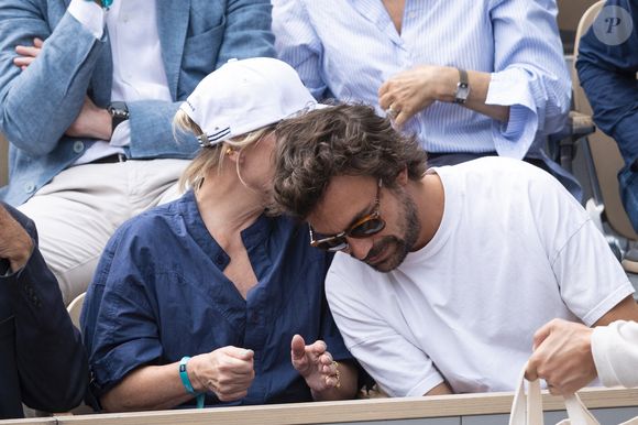 Anne-Élisabeth Lemoine et Bertrand Chameroy en tribunes lors des Internationaux de France de Tennis de Roland Garros 2025, à Paris, France, le 7 juin 2025. © Cyril Moreau/Bestimage