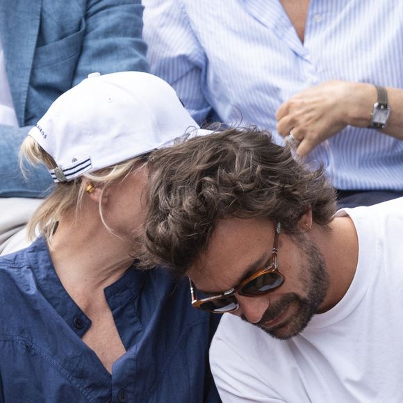 Anne-Élisabeth Lemoine et Bertrand Chameroy en tribunes lors des Internationaux de France de Tennis de Roland Garros 2025, à Paris, France, le 7 juin 2025. © Cyril Moreau/Bestimage