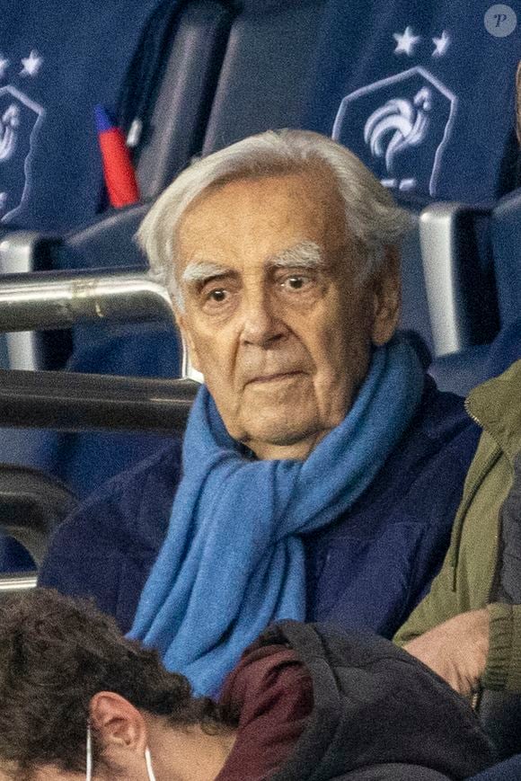 Bernard Pivot dans les tribunes lors du match de football de qualification pour la Coupe du monde 2022 entre la France et le Kazakhstan au stade Parc des Princes à Paris, France, le 13 novembre 2021. La France a gagné 8-0. © Cyril Moreau/Bestimage