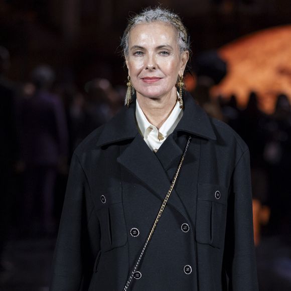 Pour Carole Bouquet, il est hors de question de renoncer malgré les douleurs qui rythment désormais son quotidien.

Carole Bouquet au photocall du Défilé de mode Chanel Collection Printemps-Été 2026 dans le cadre de la Fashion Week de Paris, France, le 6 octobre 2025.
 
© Olivier Borde / Bestimage