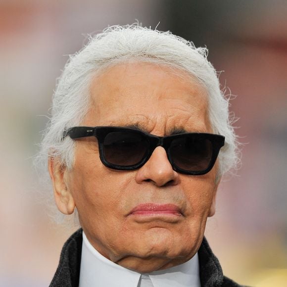 Dès 1981, Karl Lagerfeld fait de Monaco son refuge et s’installe dans la tour du Roccabella, un immeuble de 27 étages offrant des prestations dignes d’un palace. 

Le créateur Karl Lagerfeld défile lors de la présentation de la collection de prêt-à-porter automne-hiver de Chanel au Grand Palais à Paris, France. Photo Thierry Orban/ABACAPRESS.COM