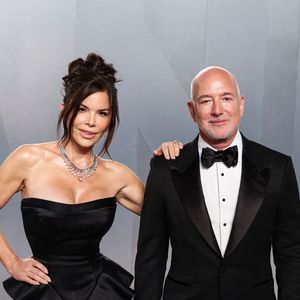 Lauren Sanchez et son mari Jeff Bezos arrivent à la soirée « Vanity Fair » des Oscars 2026 (98e cérémonie des Oscars) organisée par Mark Guiducci et se tenant aux David Geffen Galleries du Los Angeles County Museum of Art (LACMA), au 5905 Wilshire Blvd, le 15 mars 2026, dans le quartier Museum Row, à Miracle Mile, Los Angeles, Californie, États-Unis. Photo de Xavier Collin/Image Press Agency/ABACAPRESS.COM