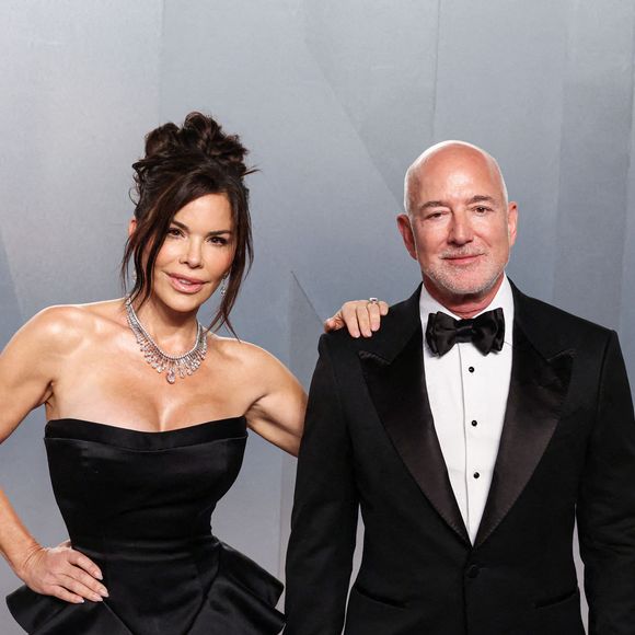 Lauren Sanchez et son mari Jeff Bezos arrivent à la soirée « Vanity Fair » des Oscars 2026 (98e cérémonie des Oscars) organisée par Mark Guiducci et se tenant aux David Geffen Galleries du Los Angeles County Museum of Art (LACMA), au 5905 Wilshire Blvd, le 15 mars 2026, dans le quartier Museum Row, à Miracle Mile, Los Angeles, Californie, États-Unis. Photo de Xavier Collin/Image Press Agency/ABACAPRESS.COM