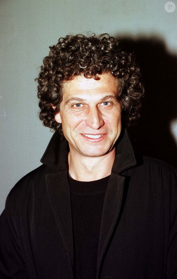 Mais ce n'est pas le seul Clavier qui s'est illustré dans le monde du cinéma : son frère, Stéphane, âgé de trois ans de moins que lui, s'est lui aussi fait un prénom dans le milieu du septième art.

Stéphane Clavier, lors de l'avant-première du film "La voie est libre", en 1998. COADIC GUIREC / BESTIMAGE