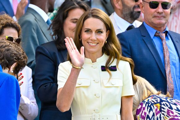 Leur présence a suivi une première apparition remarquée de Kate la veille pour la finale féminine.

La princesse Catherine (Kate) Middleton, princesse de Galles lors de la finale dame des internationaux de tennis de Wimbledon le 12 juillet 2025. © Chryslène Caillaud / PsnewZ/ Bestimage