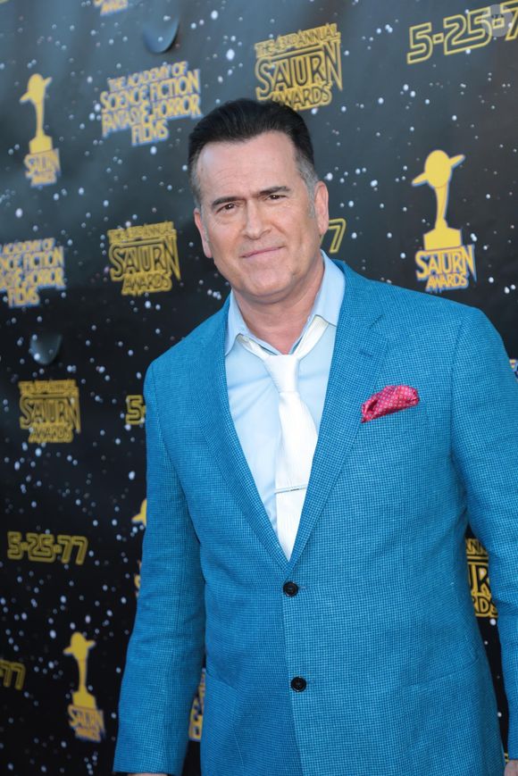Cette annonce vise avant tout à informer son public d'un changement nécessaire dans son emploi du temps professionnel.

Bruce Campbell à la 43ème soirée des Saturn Awards au restaurant The Castaway à Burbank, le 29 juin 2017.
Backgrid USA / Bestimage