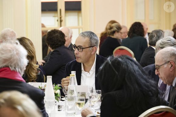 Elle a rassemblé intellectuels, écrivains et figures publiques autour de discussions enrichissantes.

Exclusif - Kamel Daoud - M.L.D.Lacharrière recevait B.Sansal pour le premier dîner de la Revue des Deux Mondes de l'année - De nouveau libre, B.Sansal répondait à l'invitation de M.L.D.Lacharrière à venir témoigner, lançant ainsi un appel à s'engager en faveur de la transmission et à raviver l'esprit des Lumières.
 
Un discours à la fois touchant et inspirant pour la grande assemblée venue écouter l'écrivain ce soir-là. La culture et surtout les lettres étaient naturellement largement représentées, avec l'ancienne ministre R.Bachelot, le Chancelier de l'Institut de F.X Darcos, le président de la Fondation de France P.Sellal, l'écrivain et prix Goncourt 2024 K.Daoud, l'historien de l'art et académicien des beaux-arts A.Goetz, les éditorialistes F.O Giesbert et F.d'Orcival, ou encore la productrice Y.Benguigui.
 
La porte-parole du Gouvernement M.Bregeon, mais aussi les ambassadeurs du Brésil et de Suisse assistaient également à cette soirée exceptionnelle, dédiée à la liberté et à l'engagement. Paris le 20/01/2026.
© Jack Tribeca / Bestimage