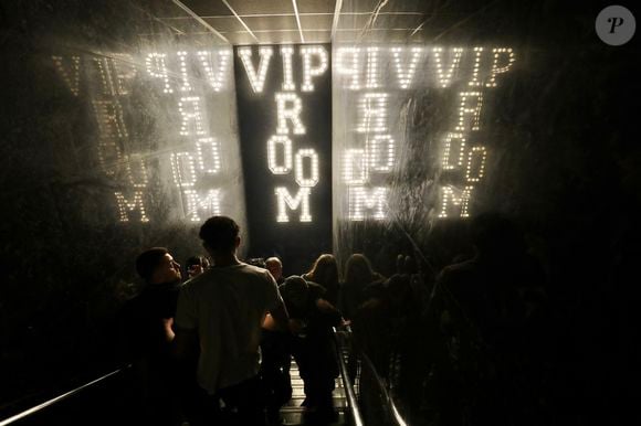 J.Roch a reçu ses amis pour fêter la fermeture de son célèbre club privé, "VIP Room" à Saint-Tropez, après 29 ans d'existence, le 5 avril 2026. Après un dernier week-end de fête, du 3 au 5 avril 2026, le célèbre établissement sera remplacé par le "Lilly's Club".
© Luc Boutria / Nice Matin / Bestimage