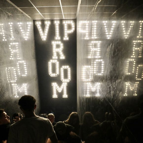 J.Roch a reçu ses amis pour fêter la fermeture de son célèbre club privé, "VIP Room" à Saint-Tropez, après 29 ans d'existence, le 5 avril 2026. Après un dernier week-end de fête, du 3 au 5 avril 2026, le célèbre établissement sera remplacé par le "Lilly's Club".
© Luc Boutria / Nice Matin / Bestimage