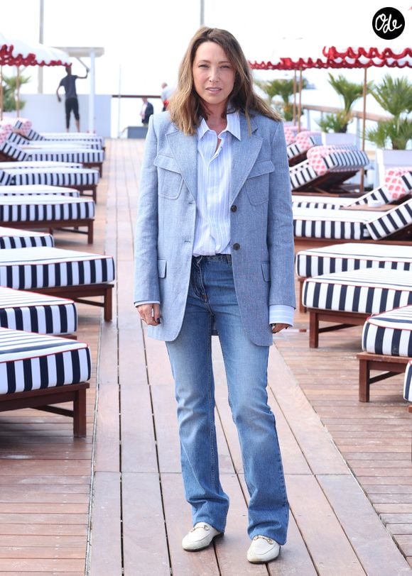 Laura Smet lors du photocall de "Surface" sur la plage du Majestic lors du festival CanneSeries saison 8 à Cannes, France, le 28 avril 2025.

© Denis Guignebourg/Bestimage