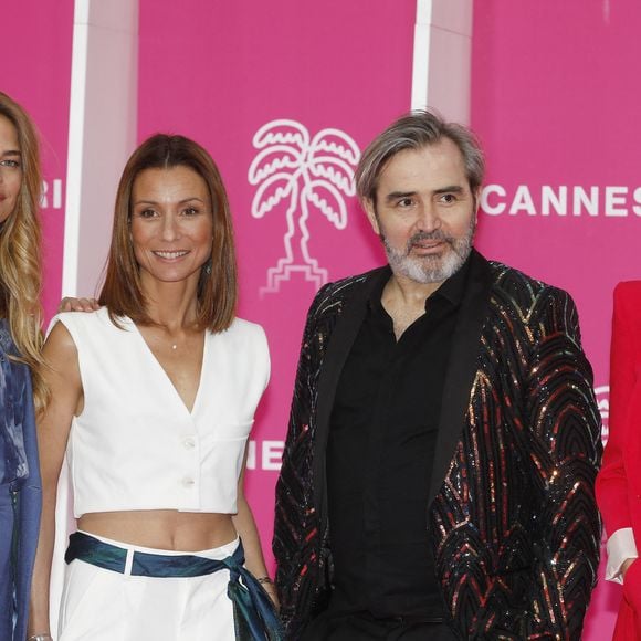 Solène Hébert, Jennifer Lauret, Ingrid Chauvin et Arnaud Henriet au Festival International des Séries "Canneseries" à Cannes, le 2 avril 2022. 

Photo : Denis Guignebourg / Bestimage