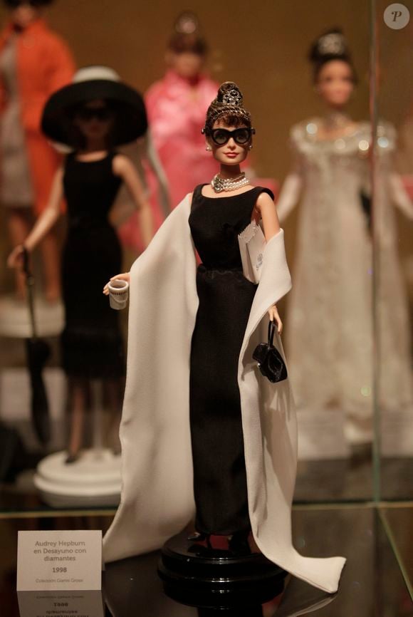Barbie ressemblant à Audrey Hepburn dans son rôle dans le "Diamants sur canapé" - Exposition de poupées Barbie "Barbie, plus qu'une poupée" à la Fundacion Canal à Madrid, le 15 février 2017.