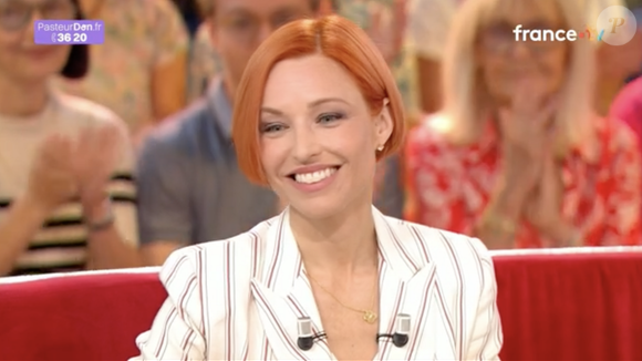 Natasha St Pier dans l'émission "Vivement Dimanche" sur France 2. 12 octobre 2025