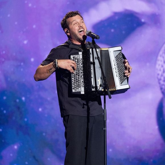 Exclusif - Claudio Capeo pour les surprises lors de l'enregistrement de l'émission "La Boîte à secrets", présentée par Faustine Bollaert et diffusée le 17 octobre sur France 3, dans les studios du Lendit à Saint-Denis, France, le 23 septembre 2025. © Cyril Moreau/Bestimage