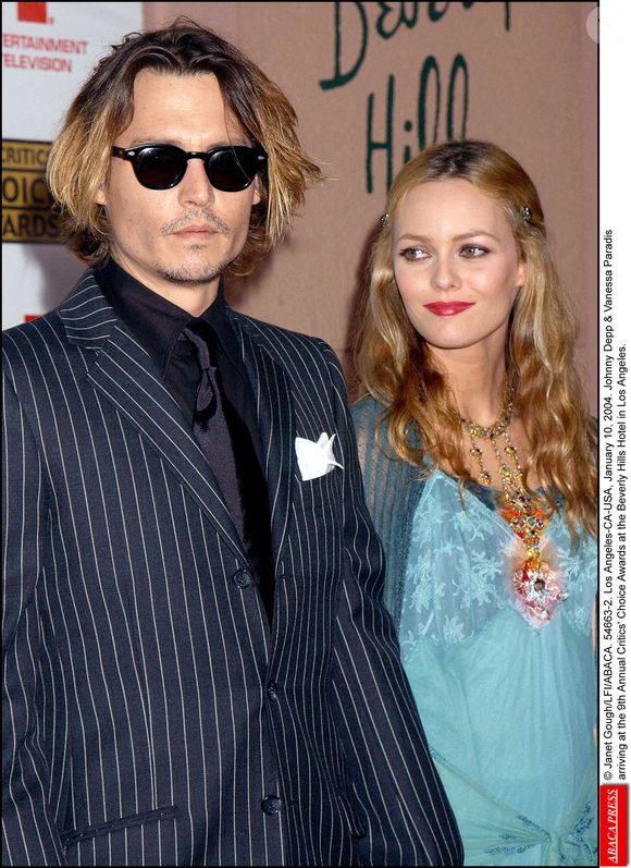 10 janvier 2004. Johnny Depp et Vanessa Paradis arrivent à la 9ème édition des Critics' Choice Awards au Beverly Hills Hotel à Los Angeles. Photo Janet Gough/Lfi/Abaca
