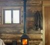 Comme il le voulait, Vianney a installé un poêle et un lit


Vianney a terminé la construction de sa cabane en bois en pleine forêt et montre le résultat sur Instagram le 12 avril 2026.