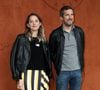 Marion Cotillard et Guillaume Canet ont commencé à développer des sentiments l'un pour l'autre sur le tournage de "Jeux d'enfants", alors qu'ils étaient tous les deux en couple.

Guillaume Canet et Marion Cotillard - People au village pour la finale hommes lors des internationaux de France de tennis de Roland Garros à Paris.

© Jacovides - Moreau / Bestimage