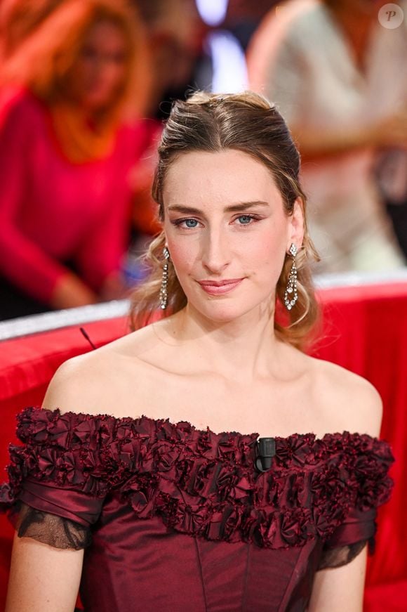 Philippine Lavrey - La comédie musicale " La légende Monte-Cristo " lors de l'enregistrement de l'émission Vivement dimanche présentée par M.Drucker aux studios Rive Gauche, à Paris, France, le 1er octobre 2025. Diffusion sur France 3 le 9 novembre 2025. © Guillaume Gaffiot/Bestimage