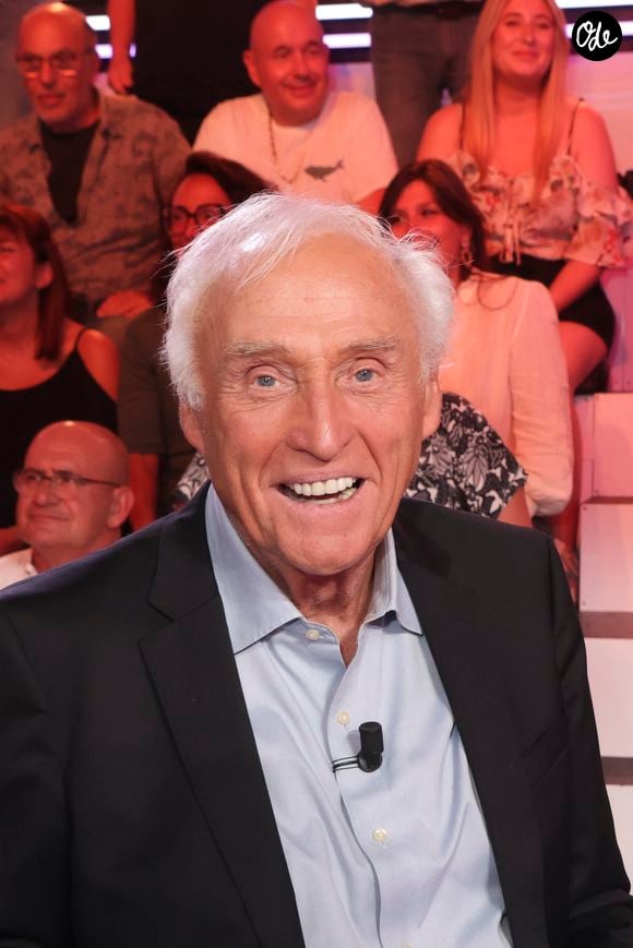 Le journaliste s'est éteint à l'âge de 79 ans ce lundi 20 juillet

Exclusif - Jean-Marc Sylvestre, sur le plateau de de l’émission « TPMP » présentée par C.Hanouna et diffusée en direct sur C8, Paris, France, le 02 septembre 2024. © Jack Tribeca / Bestimage