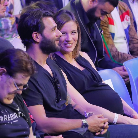 Maxim Nucci (Yodelice) et sa compagne enceinte Isabelle Ithurburu - Maxim Nucci (Yodelice) et sa compagne enceinte Isabelle Ithurburu assistent au match de boxe de Tony Yoka au palais des sports de Paris, le 23 juin 2018 © Veeren-CVS/Bestimage