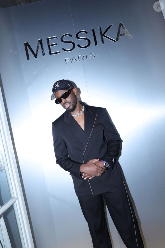 Dadju au cocktail de la soirée de lancement du Second Opus de la collection Haute Joaillerie Midnight Sun de la maison Messika à l'Hôtel de Crillon le 26 juin 2024.

© Messika via Bestimage