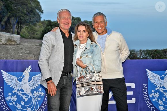 Didier Deschamps, sa femme, Claude et Nagui durant la soirée de clôture de la 1ere édition du festival Les Théâtrales d’Eze en plein air à l'oppidum du Col d'Eze avec la pièce "Brexit sentimental", le 8 août 2023. 
© Bruno Bebert / Bestimage