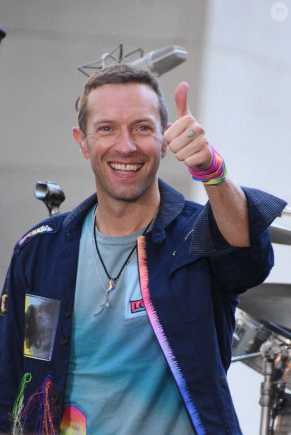 "Ce n'est pas quelque chose que j'aurais pensé faire un jour, mais parce que je suis tellement amoureux d'elle (d'Apple ndlr), je me suis dit : OK", a souligné le leader de Coldplay qui ne cesse de louer au quoidien les multiples de sa descendance. 


Chris Martin et son groupe Coldplay se produisent lors du concert de l'émission "Today Show" (NBC) à New York, le 8 octobre 2024.