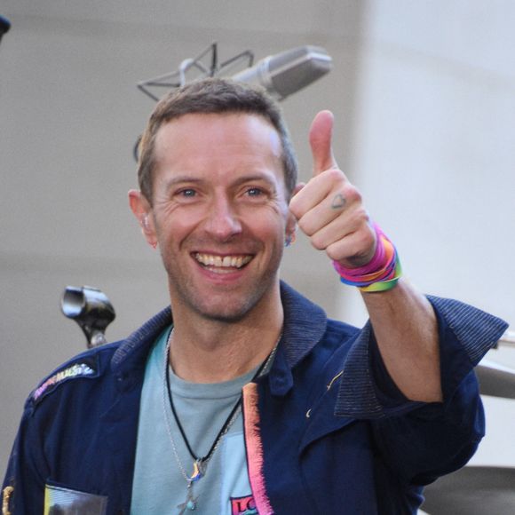 "Ce n'est pas quelque chose que j'aurais pensé faire un jour, mais parce que je suis tellement amoureux d'elle (d'Apple ndlr), je me suis dit : OK", a souligné le leader de Coldplay qui ne cesse de louer au quoidien les multiples de sa descendance. 


Chris Martin et son groupe Coldplay se produisent lors du concert de l'émission "Today Show" (NBC) à New York, le 8 octobre 2024.