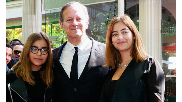 Francis Huster évoque ses filles dans "Vivement Dimanche" évoque ses filles. 

Photo  Noël Carrier / Bestimage