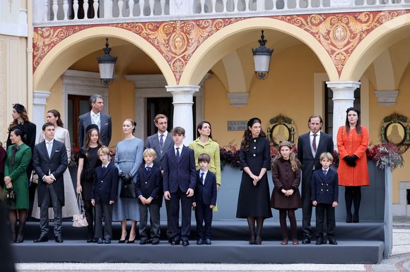 La famille princière - La famille princière monégasque dans la cour d'honneur du palais lors de la la fête nationale à Monaco le 19 novembre 2025. © Dominique Jacovides - Bruno Bebert / Bestimage