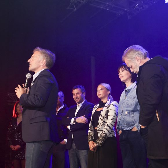 Exclusif - Jean-Michel Maire, Géraldine Maillet, Kevin Luciano (maire de Vallauris Golfe-Juan), Kelly Vedovelli, Bernard Montiel, Bruno Darde, Emilie Guérin-Legourd - Les célèbres personnalités de la télé se sont retrouvés avec bonheur, dans le Sud, à Vallauris Golf-Juan, pour assister à un magnifique show de cabaret, en présence de Mr Le Maire K. Luciano et ses adjoints, heureux de répondre à l'invitation du dynamique Président de l'association "Valoriser Vallauris Golf-Juan", Mr B. Darde, ce passionné d'art et du monde associatif projette également de créer un Musée de Sculpture à ciel ouvert , mêlant Art et Espace Public. © Jack Tribeca/Bestimage