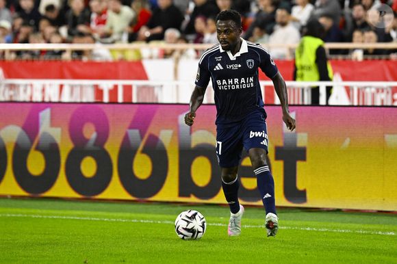 Moses Simon (Paris FC) - Match de football de Ligue 1 McDonald's opposant l'AS Monaco au Paris Football Club le 1er novembre 2025 au stade Louis II à Monaco. © William Cannarella/Psnewz/Bestimage