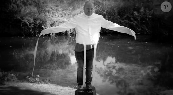 Andrew MacCarthy dans le clip "Borderline", YouTube