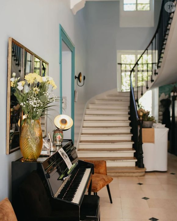 Le lieu propose une cuisine française raffinée dans un décor rétro chargé de jolis clins d'œil à l'écrivain.

Maison La Feuilleraie, dans l'Essonne, est un restaurant. C'est là que vivait Antoine de Saint-Exupéry par le passé.